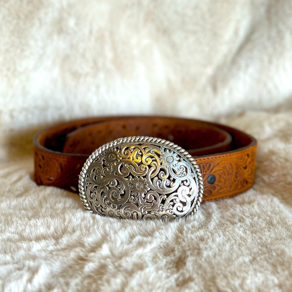 Filigree Trophy Belt and Buckle size 32 and Nacona Buckle